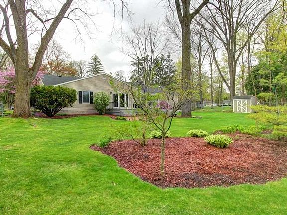 5th image of 2609 Woodland Dr