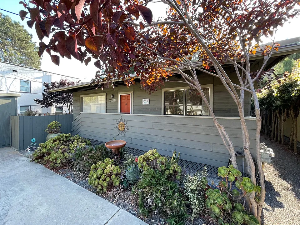 3608 Curlew St