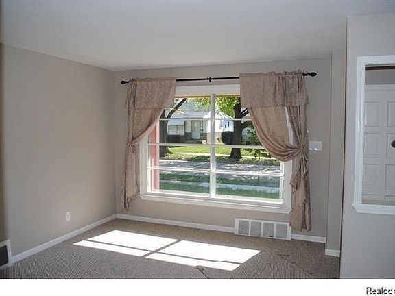 2nd image of 23269 Ithaca Ave