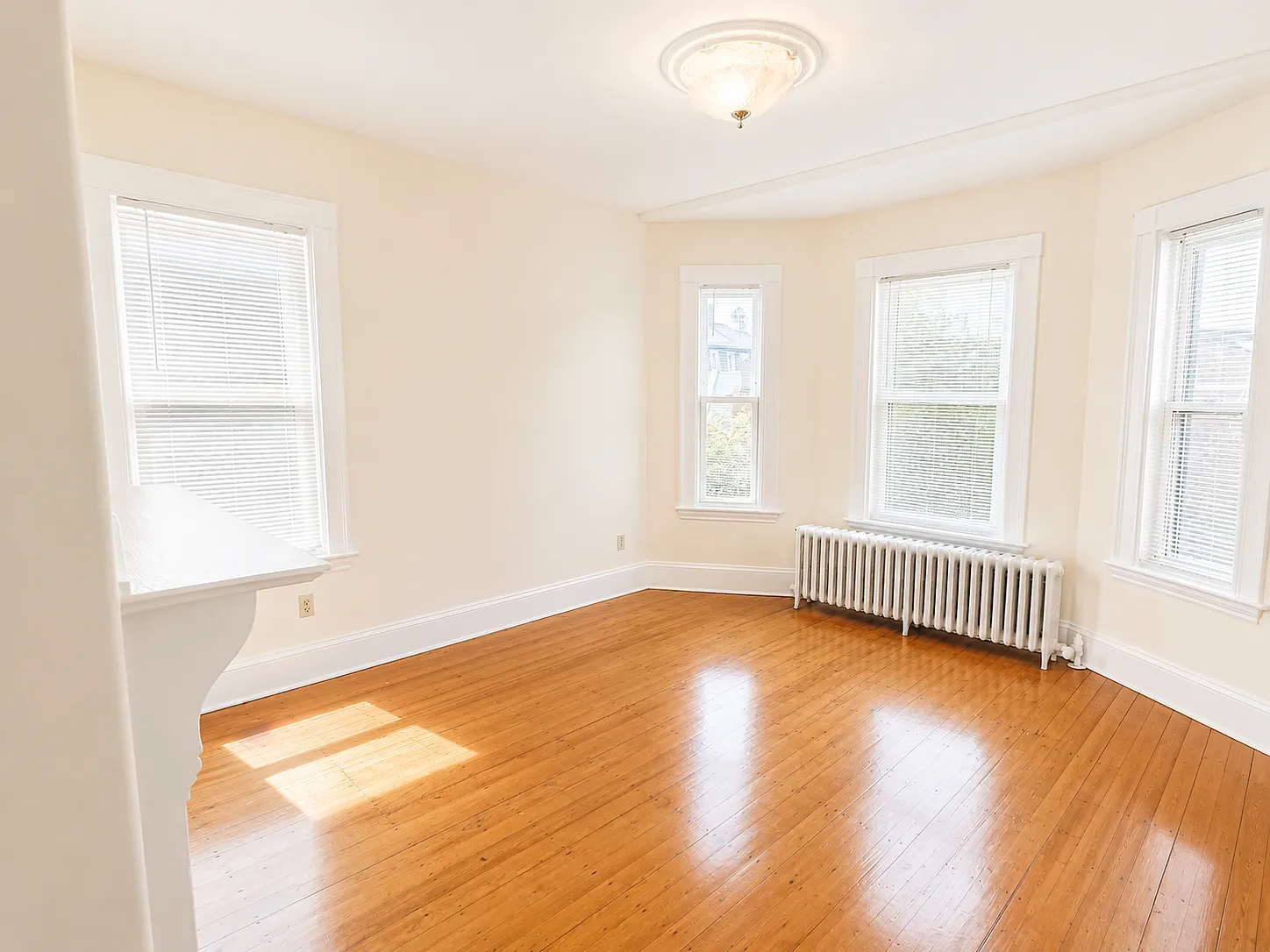 3 bed, 1049 sqft, $3,100 — Photo 4
