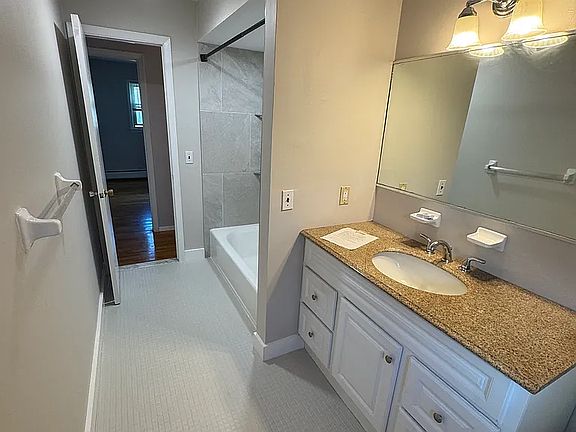 5th image of 46 Jannarone St