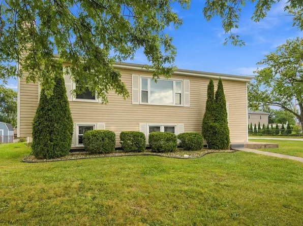 9338 Oak St, Orland Park, IL 60462