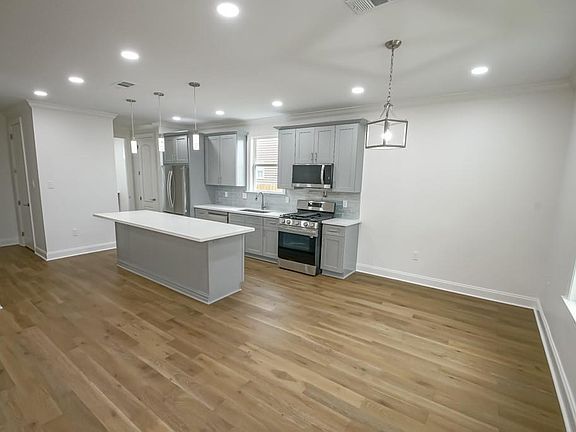 4th image of 1016 Joan Ave