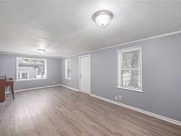 3rd image of 221 S High St
