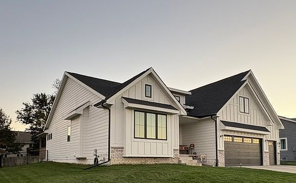 3rd image of 807 E Trail Ridge Pl