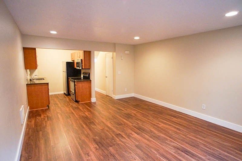 1st image of 1625 SE Bidwell St APT 6
