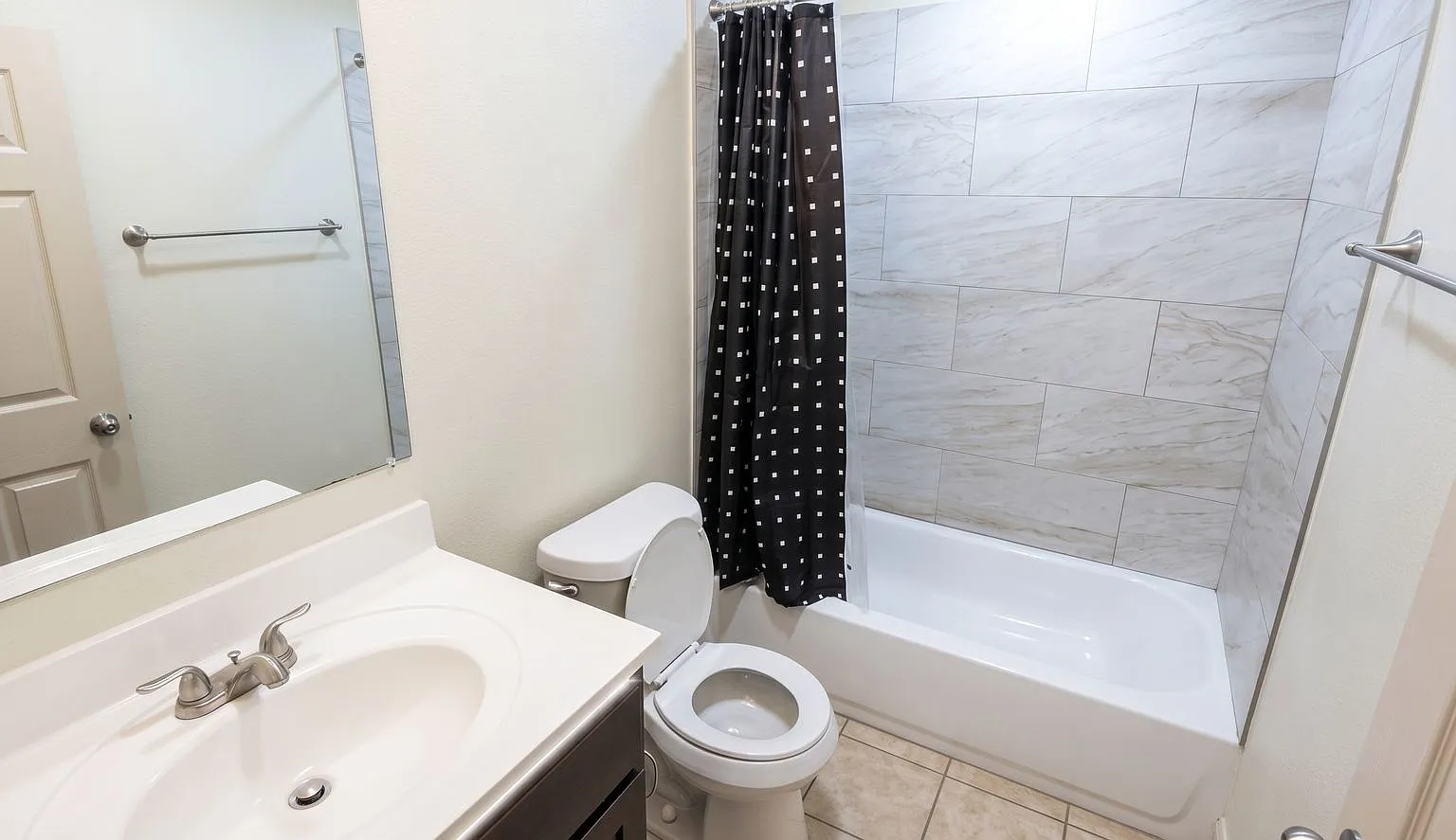 3rd Ave Apt — Photo 4