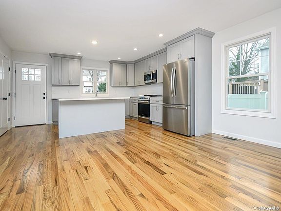 5th image of 33 Marwood Rd N #B