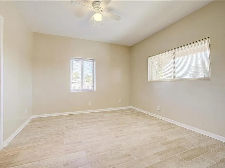 1421 N. Louis Ave — Photo 12