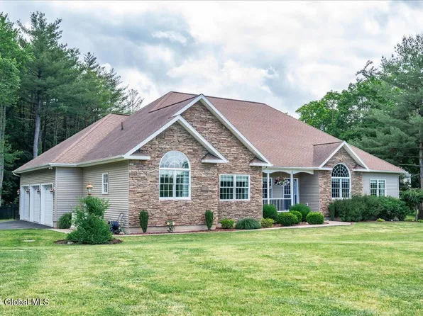 2 Fieldcrest Drive, East Greenbush, NY 12061