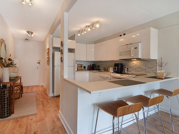 3rd image of 405 N Wabash Ave Unit 609