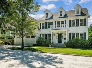 8 Roosevelt Pl, Scarsdale, NY 10583