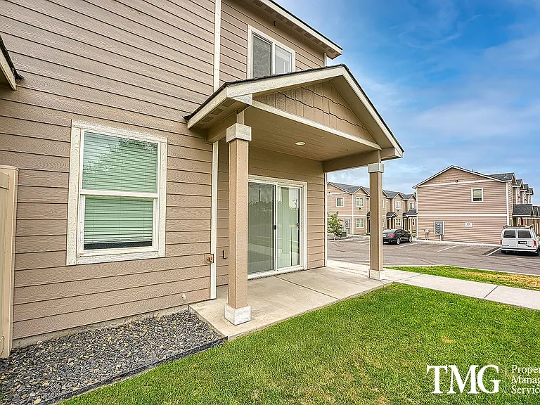Kennewick Heights on 7th Avenue — Photo 28