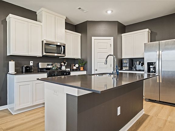 4th image of 5767 Selah St