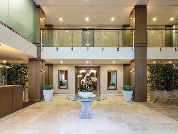 5th image of 400 4th Ave S APT 904