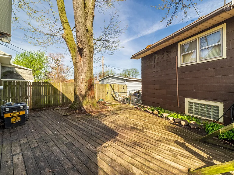 553 Highland St — Photo 39