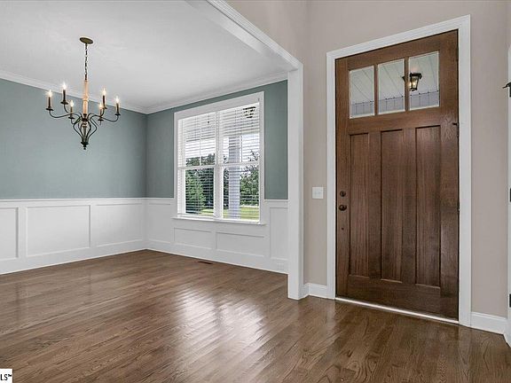 3rd image of 6 Coleman Park Cir
