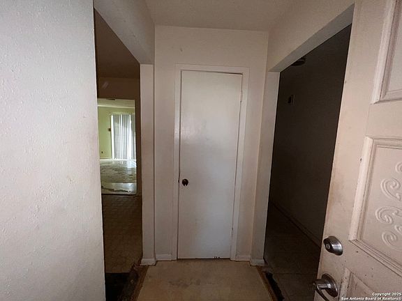 4th image of 11602 Crooked Oaks