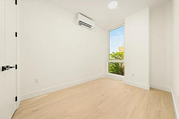 Bedroom, photo 2