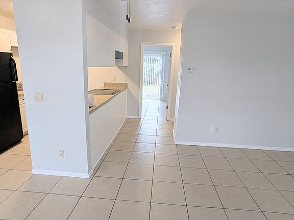 4th image of 2925-2927 India Palm Dr