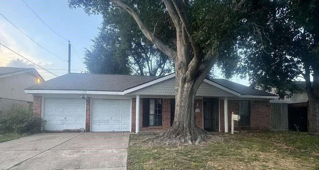 3 bed, 2.0 bath, 1647 sqft, $1,899 — Photo 1