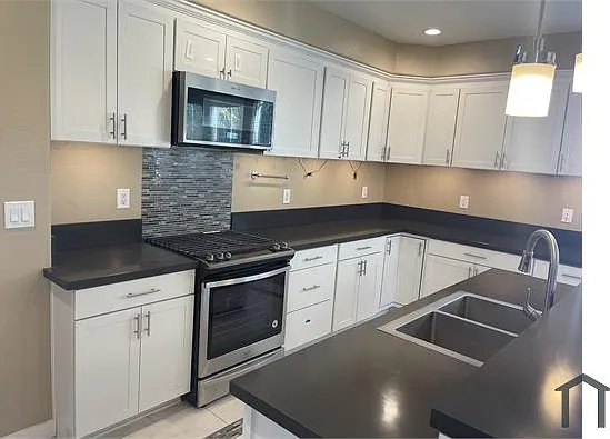 4 bed, 2500 sqft, $3,600 — Photo 4