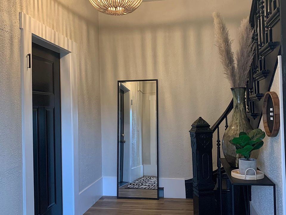 Shared Foyer Entryway