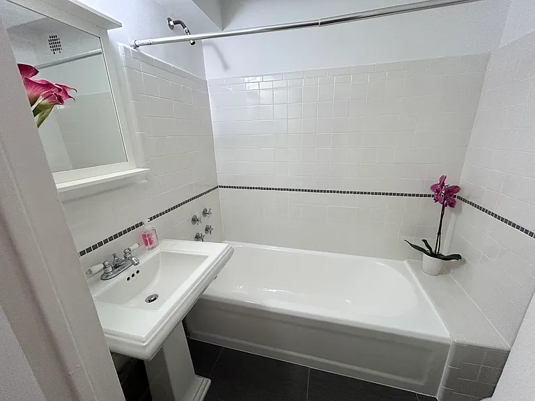 200 W 20th St #402 — Photo 7