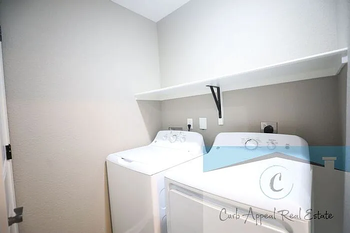918 W Oak Ave #B — Photo 6