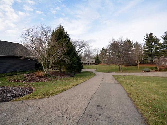 2nd image of 115 Country Cir
