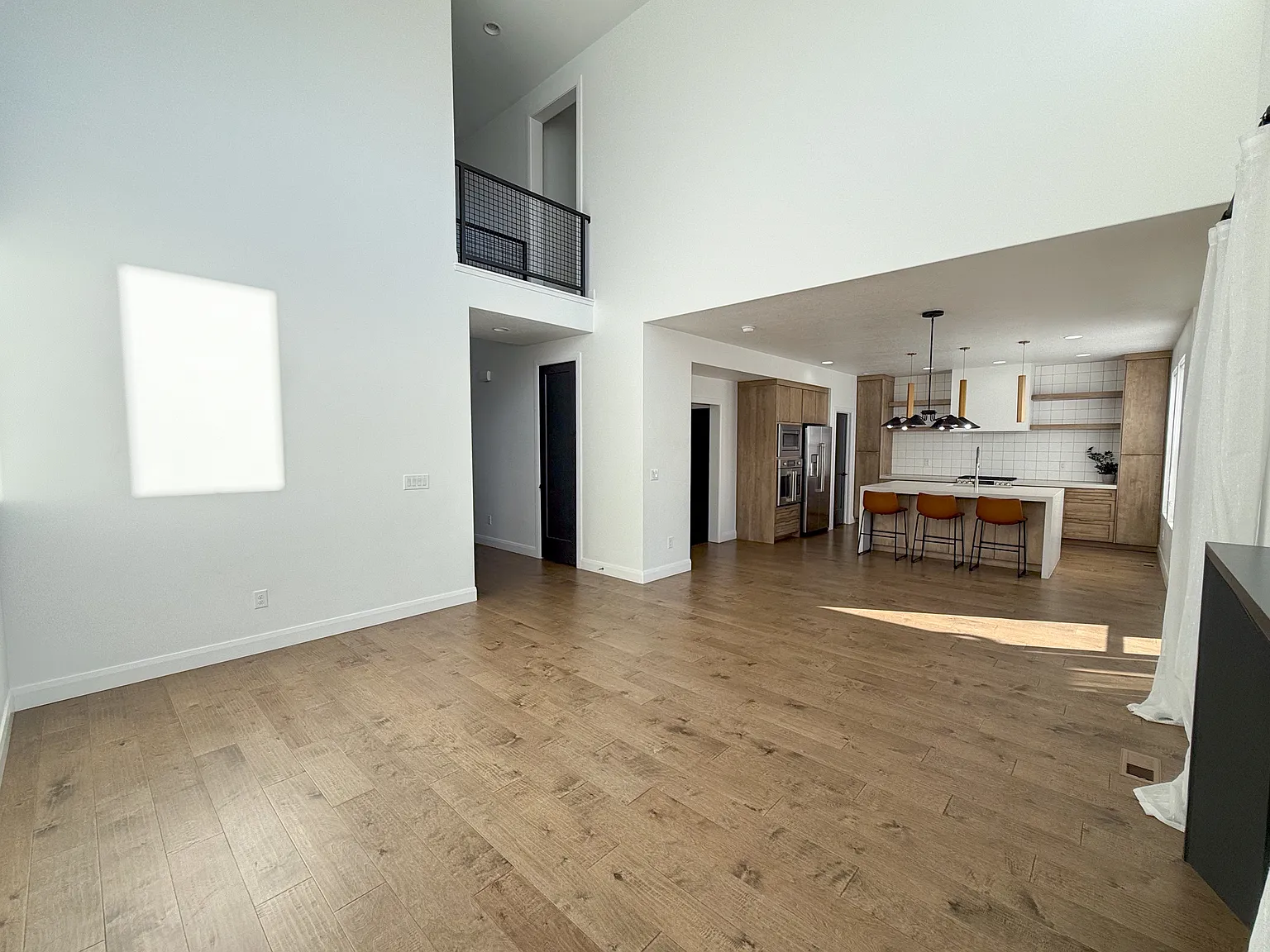 5 bed, 4216 sqft, $5,000 — Photo 4