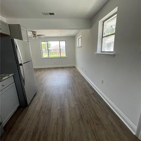 619 E William David Pkwy — Photo 5