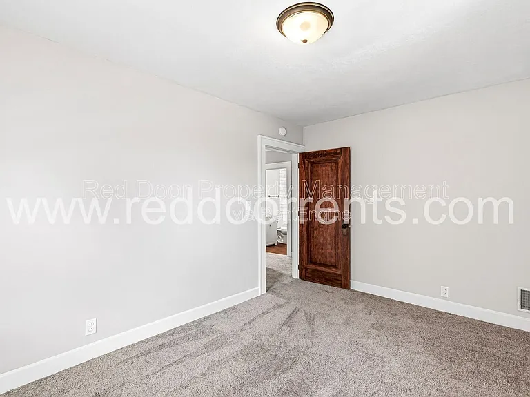 412 N Merrill St — Photo 27