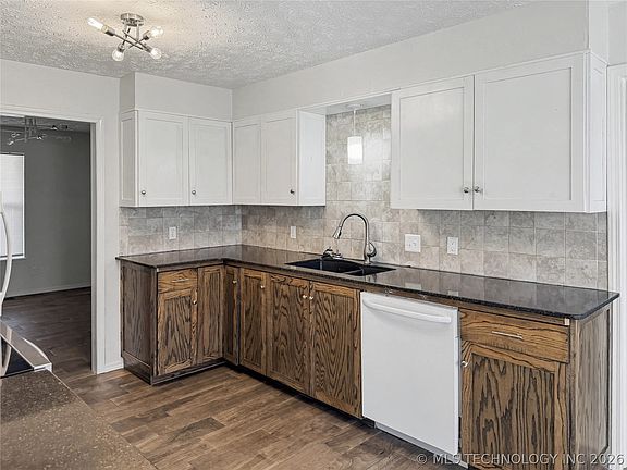 5th image of 1203 Garner Ave