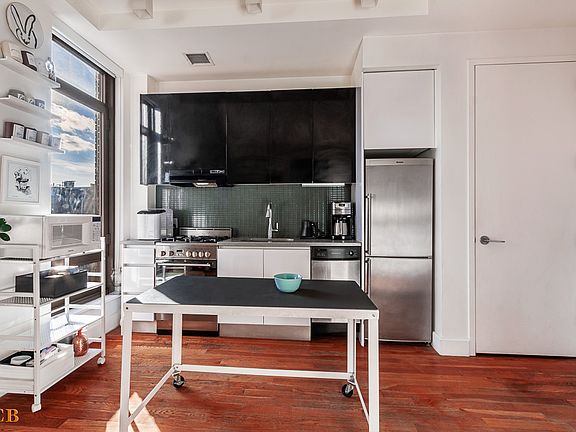 4th image of 315 Gates Ave APT 3H