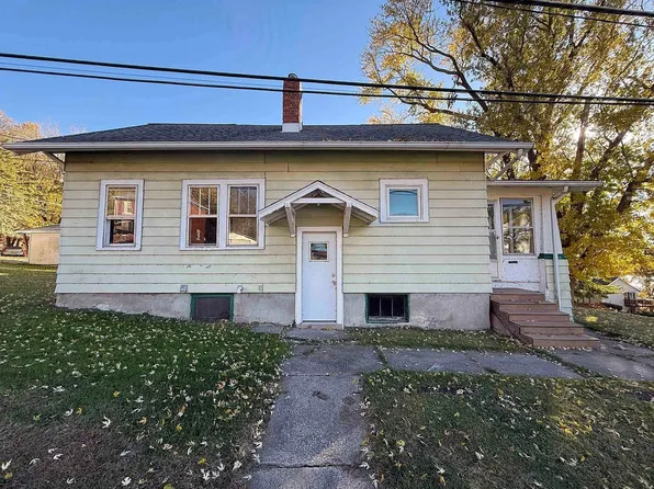 834 N 4th St, Savanna, IL 61074