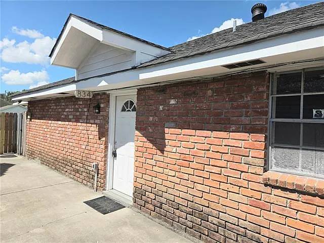 3 bed, 1.0 bath, 1400 sqft, $1,800 — Photo 2