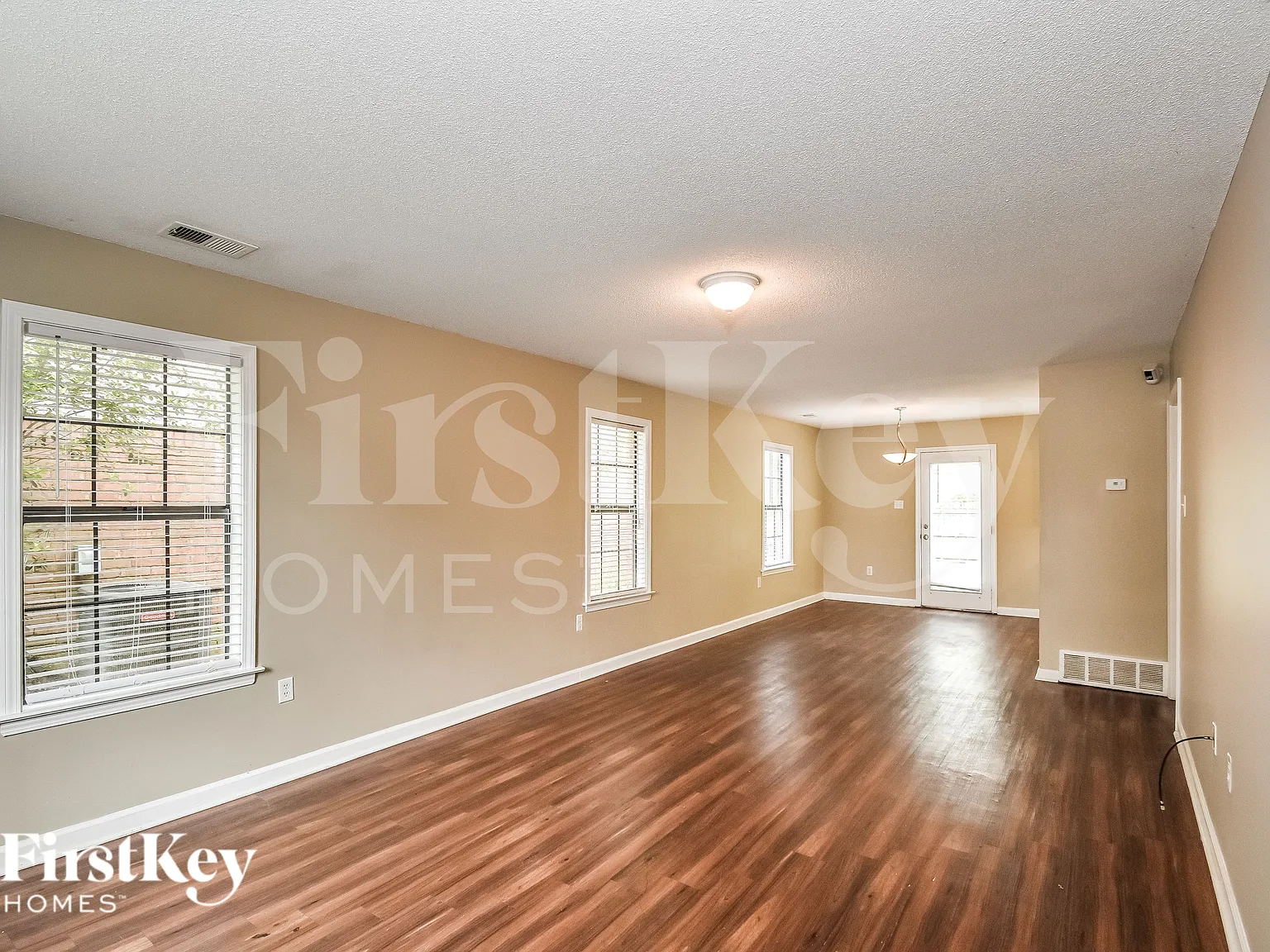 4 bed, 2.0 bath, 1667 sqft, $1,740 — Photo 2