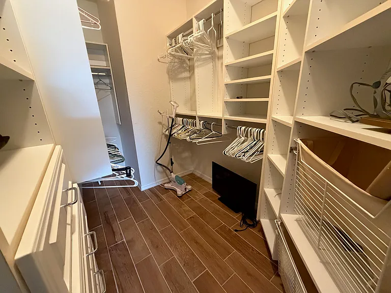 6510 Oxford Cir #101 — Photo 13