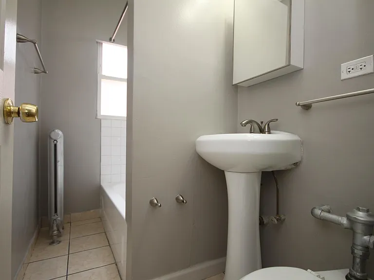 1338 W Argyle St #1N — Photo 12