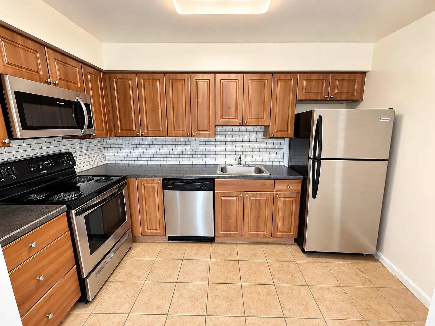 3 bed, $2,165 — Photo 4