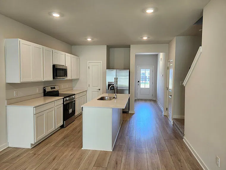 3 bed, 1846 sqft, $1,800 — Photo 3