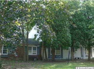 14 Jamestowne Rd, Manalapan, NJ 07726