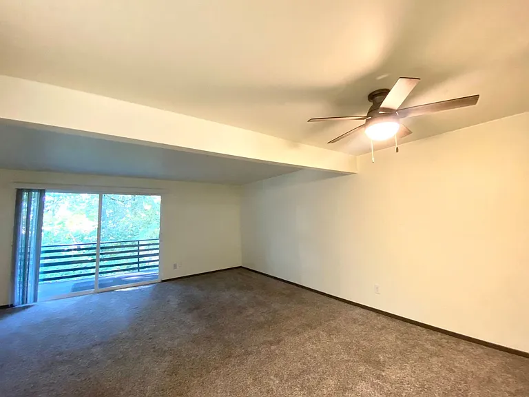 Clover Creek Apartments — Photo 8