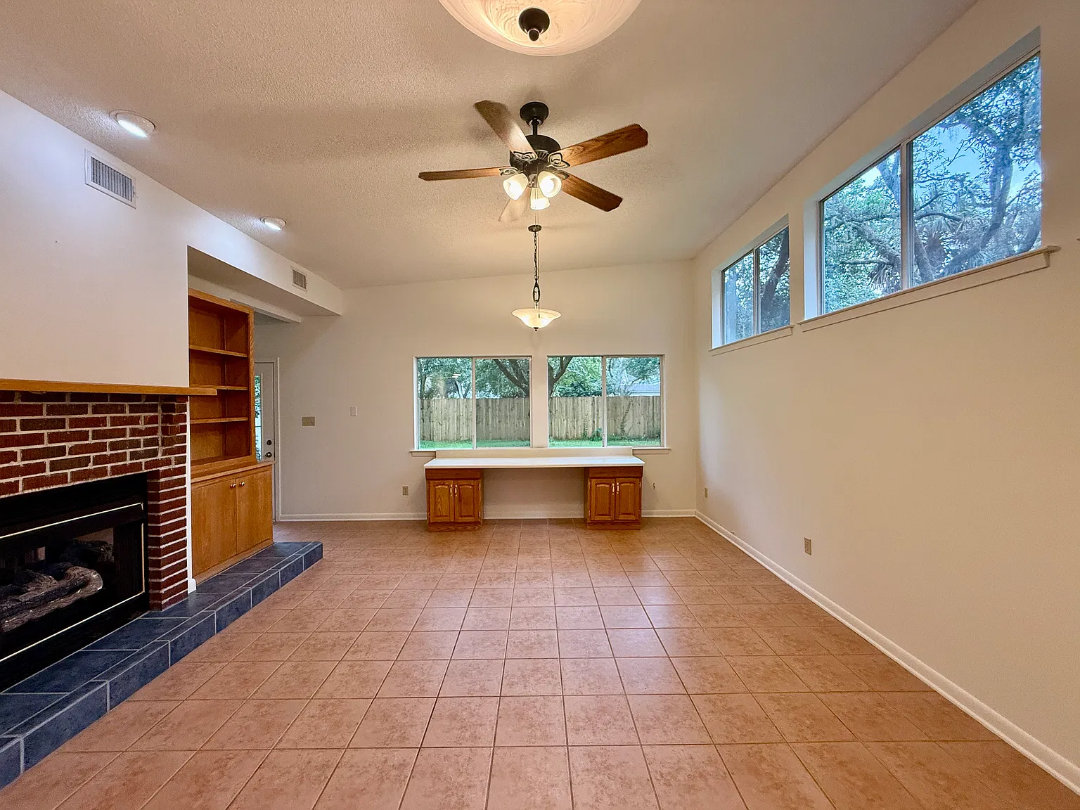 Gulf Breeze Proper Charmer — Photo 4