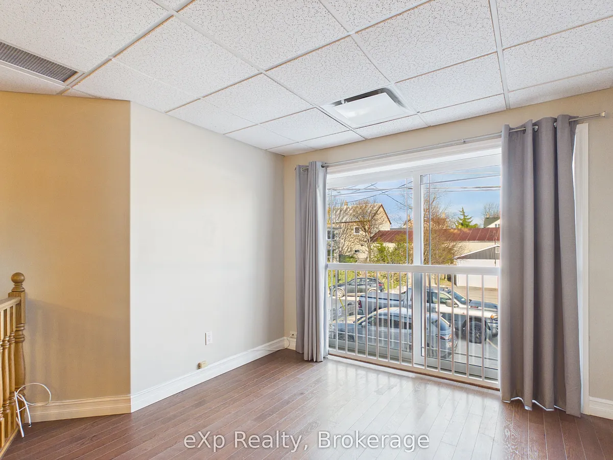 Building Photo - 807 Queen St #2
