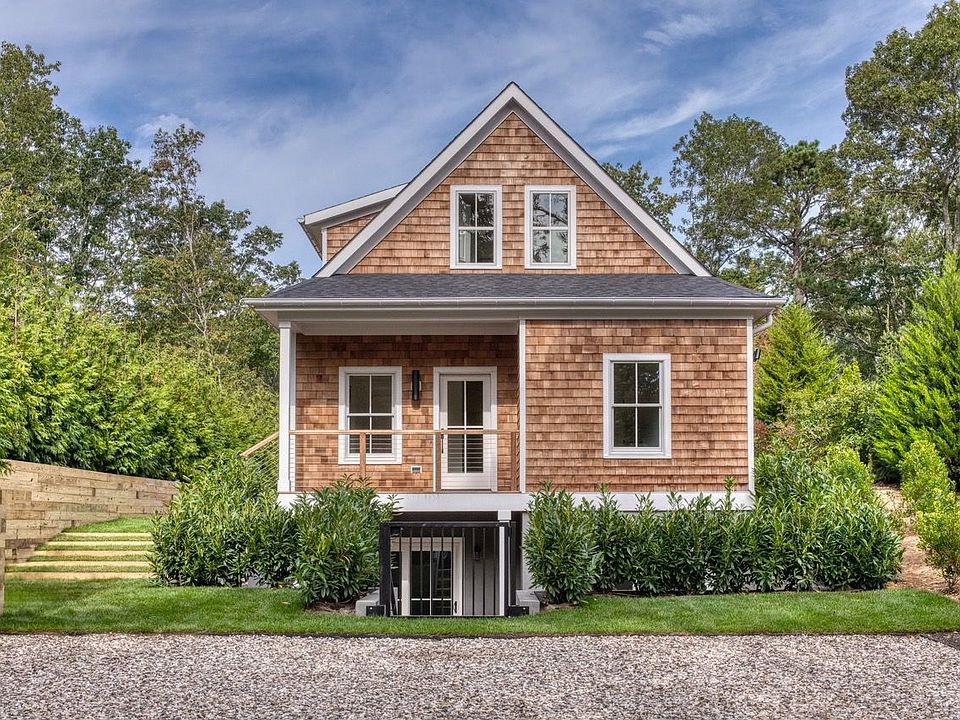1st image of 19 Wickatuck Dr