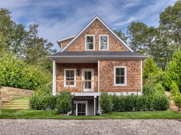 19 Wickatuck Dr, Sag Harbor, NY 11963