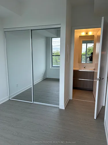 8188 Yonge St #315 Photo 1