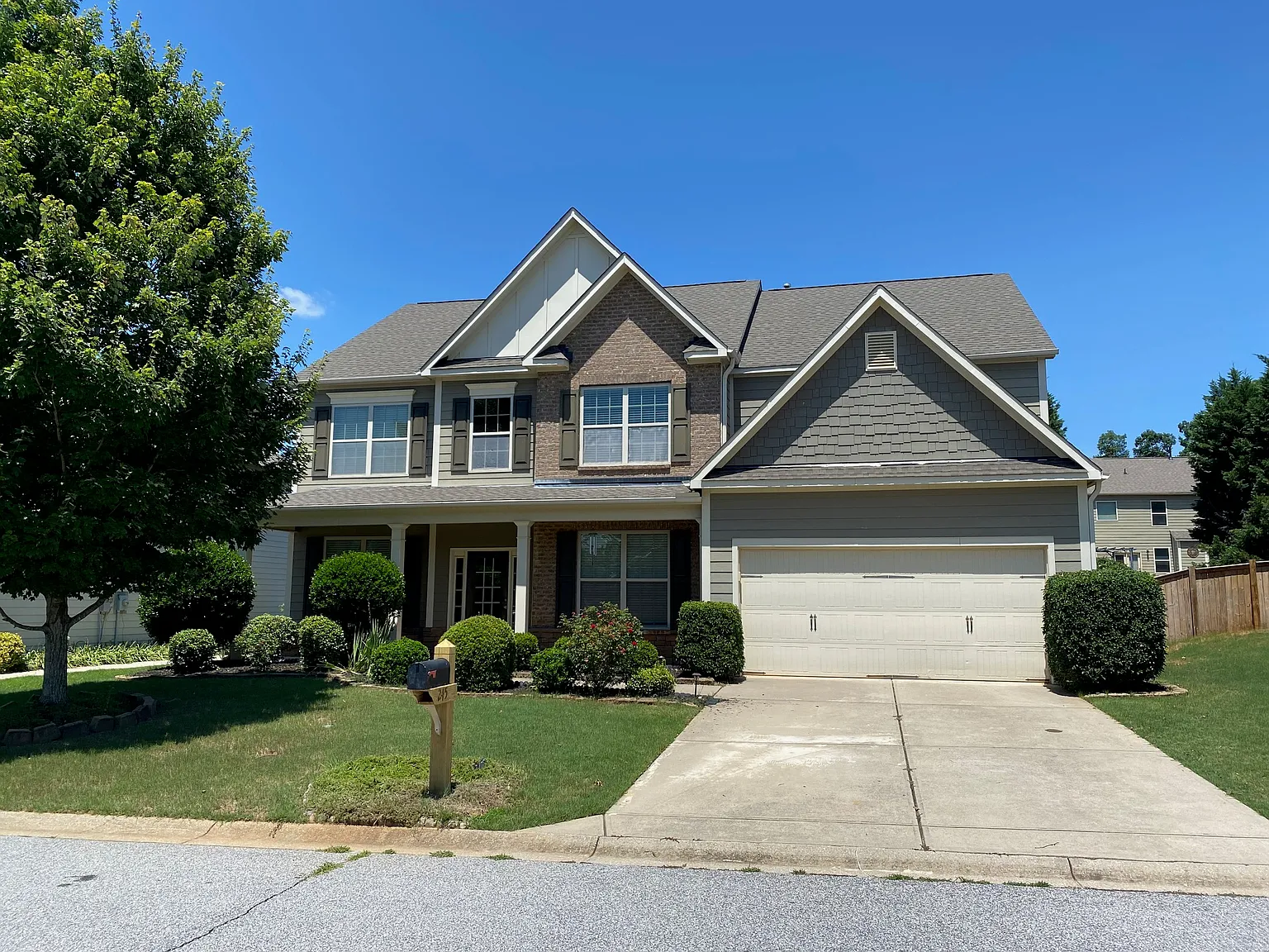 5 bed, 3179 sqft, $3,200 — Photo 2